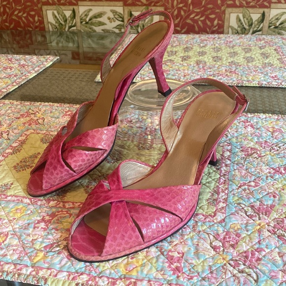 Stuart Weitzman Shoes - NWOT Stuart Weitzman pink lizard sandals with straps 9.0 Medium